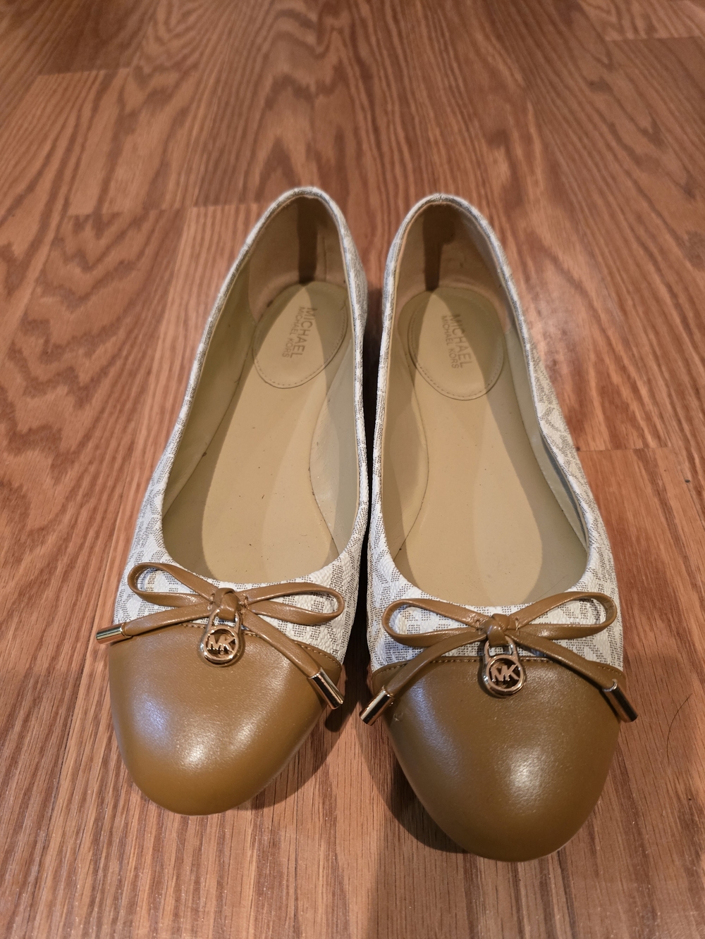 Michael Kors Tan & Ivory Logo Cap-Toe Bow Ballet Flats